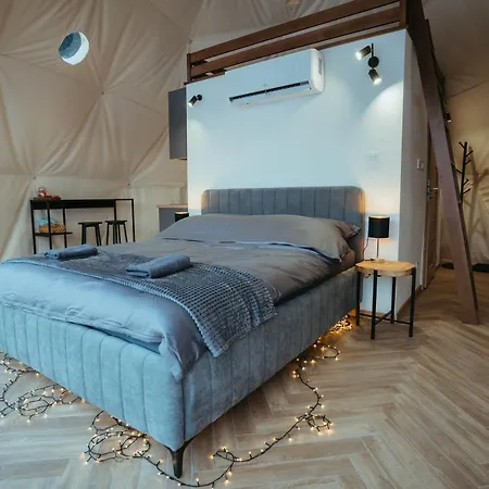 Glamping Pod Hradom Sukromne Jacuzzi A Sauna