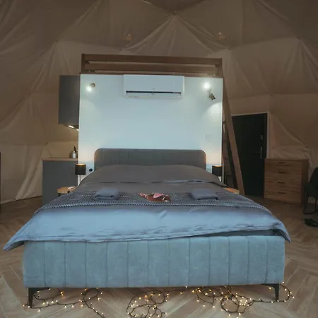 Glamping Pod Hradom Sukromne Jacuzzi A Sauna Роскошный шатер Бардеёв