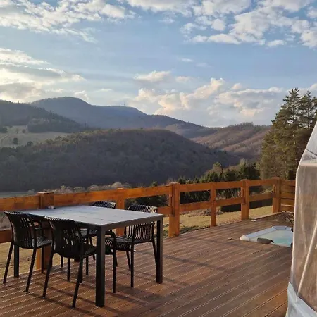 Glamping Pod Hradom Sukromne Jacuzzi A Sauna Luksusowy namiot