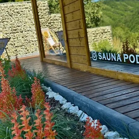 Glamping Pod Hradom Súkromné Jacuzzi A Sauna * Bardejov