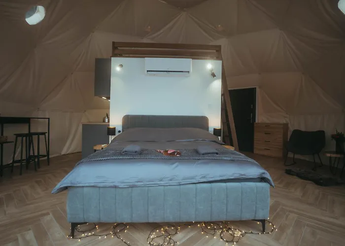 Glamping Pod Hradom Súkromné Jacuzzi A Sauna Campo de lujo Bardejov